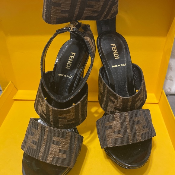 Fendi Zucca sandal - Picture 1 of 7